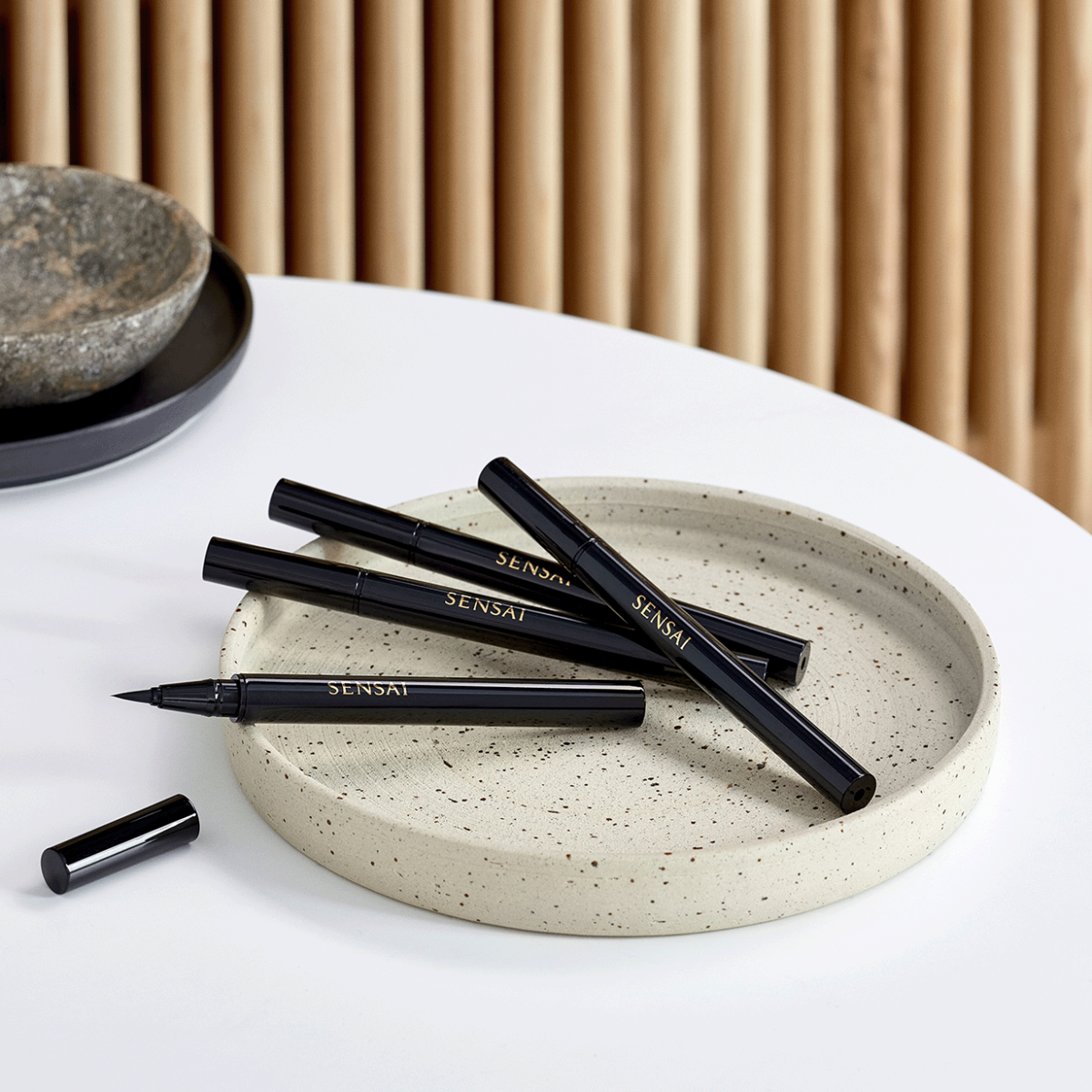 Sensai – Designing Liquid Eyeliner - immagine 3